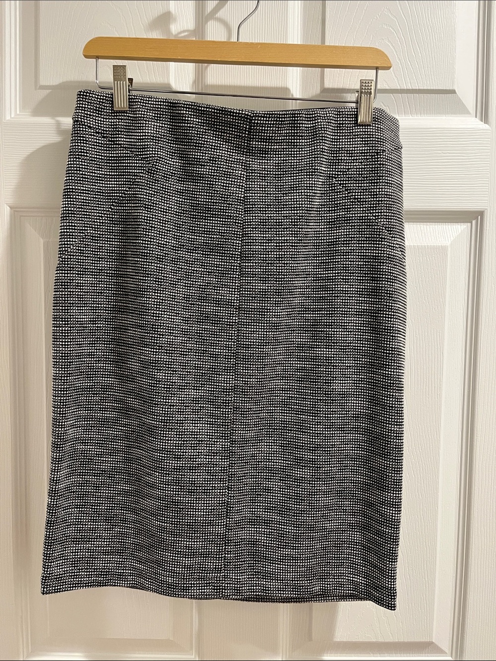ELLE black and white classic pencil skirt, stretchy